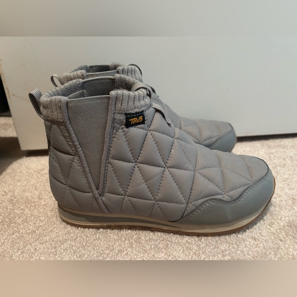 Teva Ember Mid Womens 6 Winter Quilted Gray Slip-On Boots - Picture 1 of 6